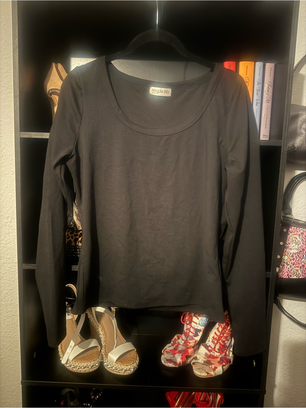 Popular 21 Black Long-Sleeve Scoop Neck Top